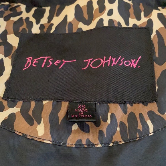 Betsey Johnson coat/rain coat with pockets and great heart buttons - Picture 11 of 13